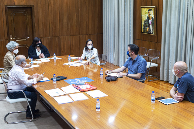 Jurado del Pura e Dora Vázquez: Patricia Torres Madureira (diputada de Cultura), David Canda Castro (PP), Antón Alonso Suárez (PSdeG), Xosé Antón Dorrio Vázquez (DO), Isabel Mociño (BNG) y Ana Malingre (secretaria)