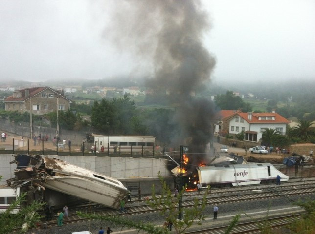 Archivo - Accidente de un tren Alvia en Angrois (Santiago) el 24 de julio de 2013