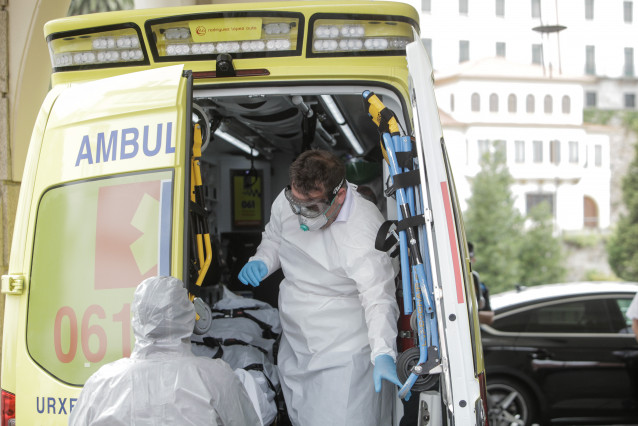 Archivo - Ambulancia en el Hospital Quirón, en A Coruña, a 24 de julio de 2020.