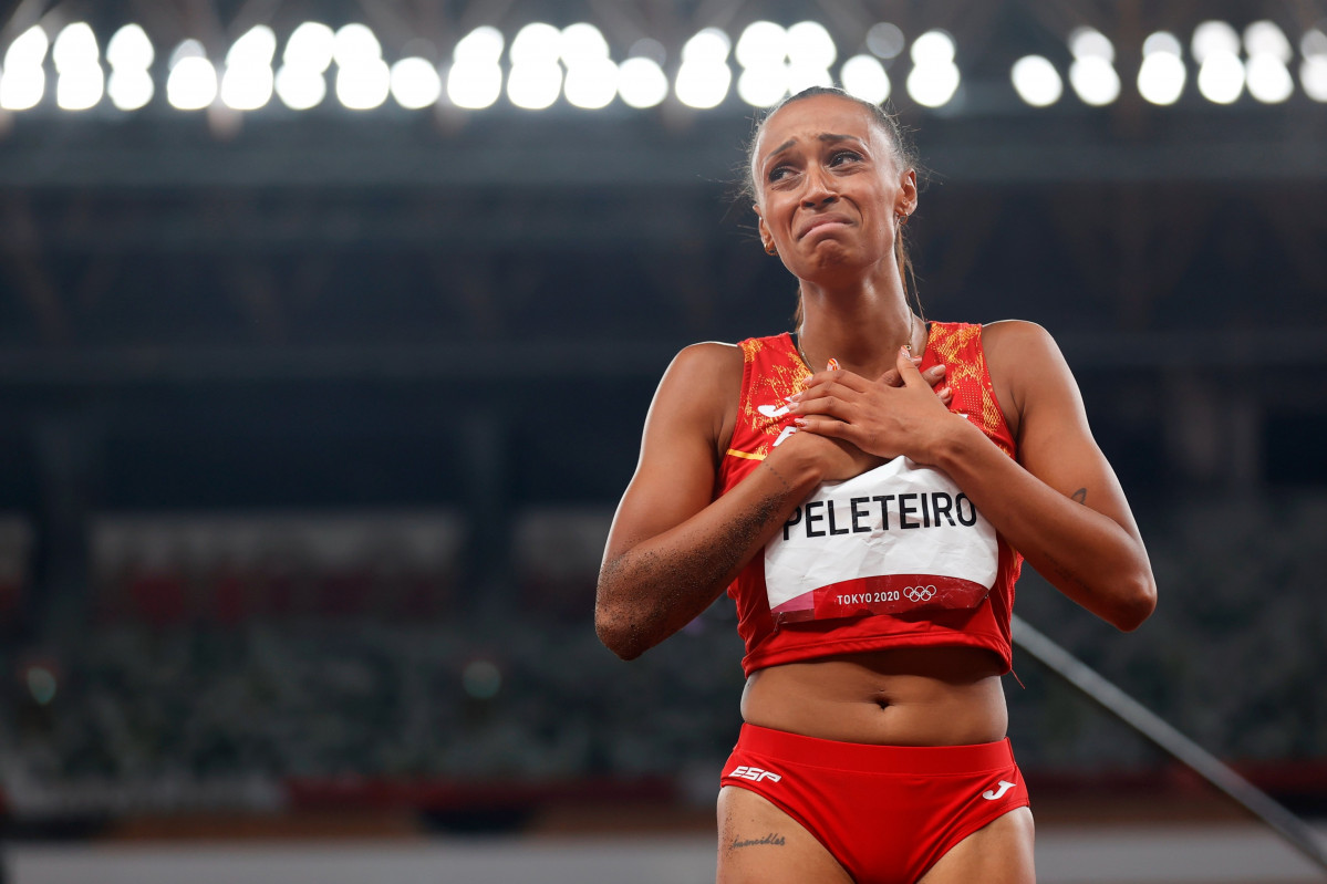 Ana Peleteiro llora tras conquistar el bronze olímpico