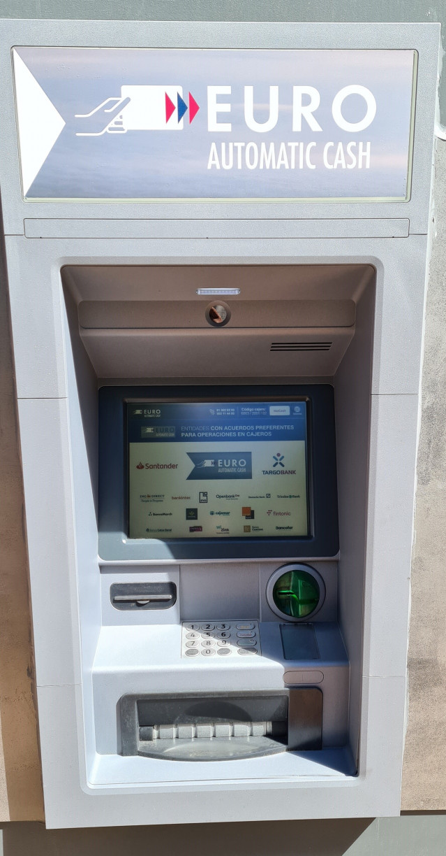 Archivo - Correos instala un cajero automático en la Oficina Principal de Cuenca.