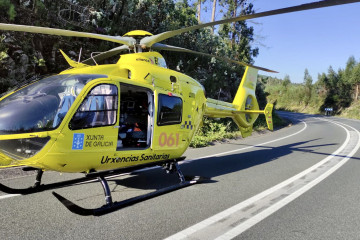 El helicoptero del 061 en el lugar del accidente´del motorista de la Guardia Civil