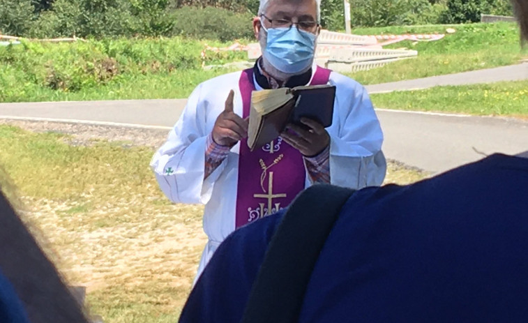 Cristo contra las eólicas en Monfero, en el límite del Parque Natural do Eume y al lado del Monasterio