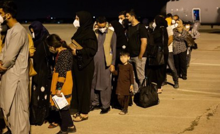 Más de una docena de entidades locales gallegas se abren acoger a refugiados afganos