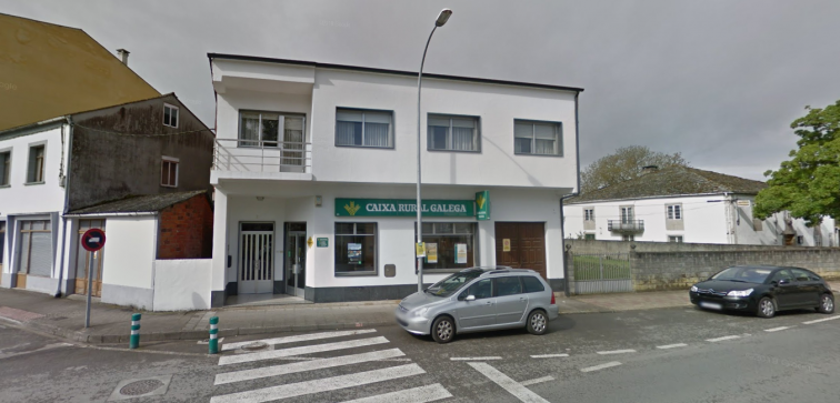 Revientan un cajero con un explosivo en una sucursal de Caixa Rural en Castro de Rei