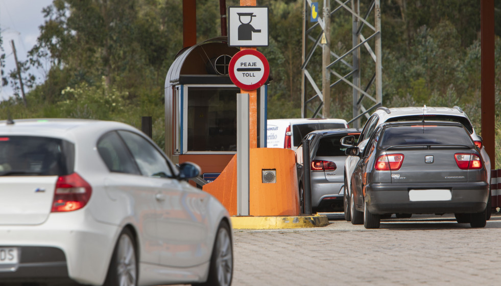 Archivo - Peaje, autopistas, coches, peaje, descuentos, autovías, carreteras.