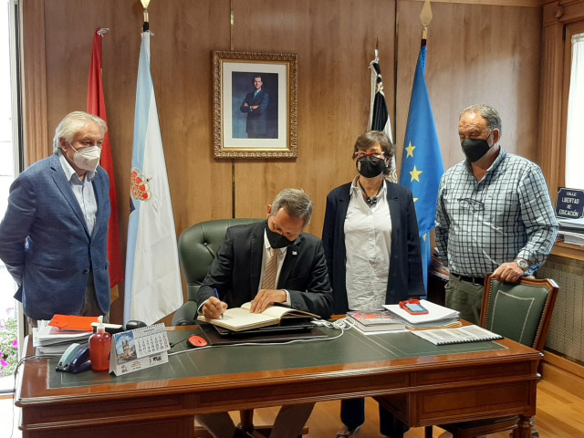 El delegado del Gobierno, José Miñones, visita el Ayuntamiento de Xinzo de Limia