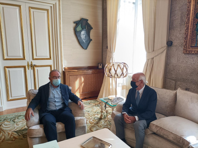El alcalde de Santiago, Xosé Sánchez Bugallo, y el presidente de la Confederación de Empresarios de A Coruña (CEC), Antonio Fontenla