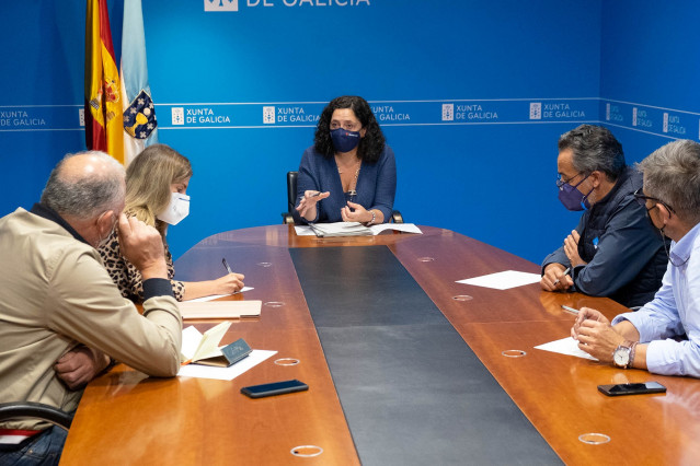 La directora xeral de Patrimonio Natural, Belén do Campo, se reúne con representantes del sector vitivinícola