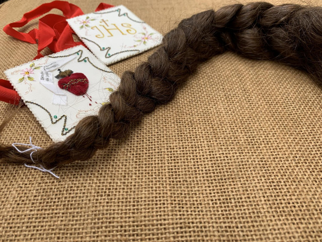 Trenza de 1970 que forma parte de la colección del Museo do Pobo Galego