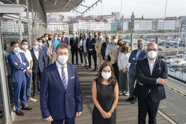 La alcaldesa de A Coruña, Inés Rey, en un encuentro con el sector turístico