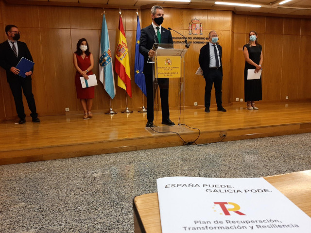 El delegado del Gobierno en Galicia, José Miñones, se reúne con las alcaldesas y alcaldes de A Coruña, Lugo, Santiago y Ferrol, para abordar los planes del Ejecutivo sobre movilidad sostenible