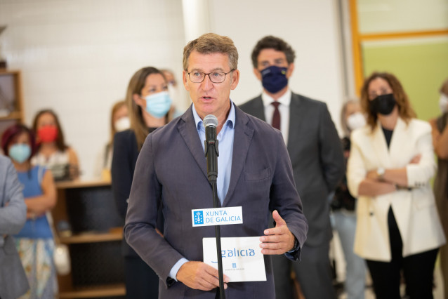 El presidente de la Xunta, Alberto Núñez Feijóo, acompañado por el conselleiro de Cultura, Educación e Universidade, Román Rodríguez, visita el CEIP Sagrado Corazón de Lugo.