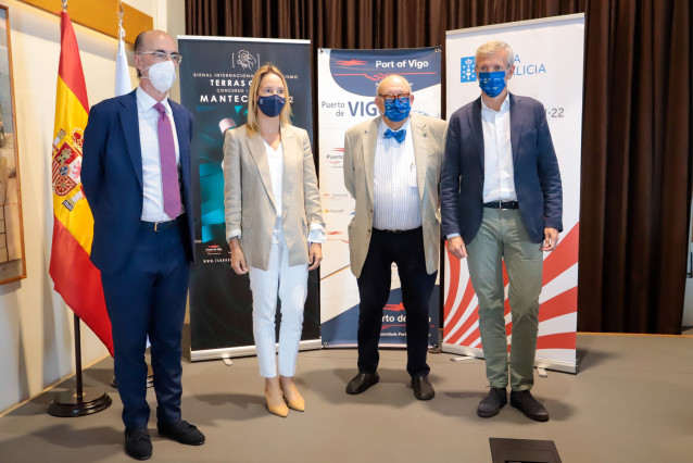 El presidente del Puerto de Vigo, Jesús Vázquez Almuíña; la delegada territorial de la Xunta, Marta Fernández-Tapias; el presidente del grupo Terras Gauda, José María Fonseca Moretón; y el vicepresidente de la Xunta, Alfonso Rueda.