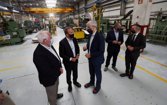 El vicepresidente segundo y conselleiro de Economía, Francisco Conde, visita Inoxidables de Rábade
