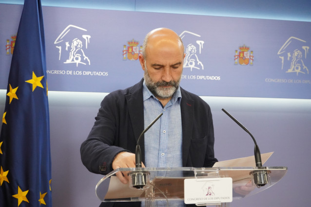 El diputado del BNG en el Congreso, Néstor Rego, en rueda de prensa.