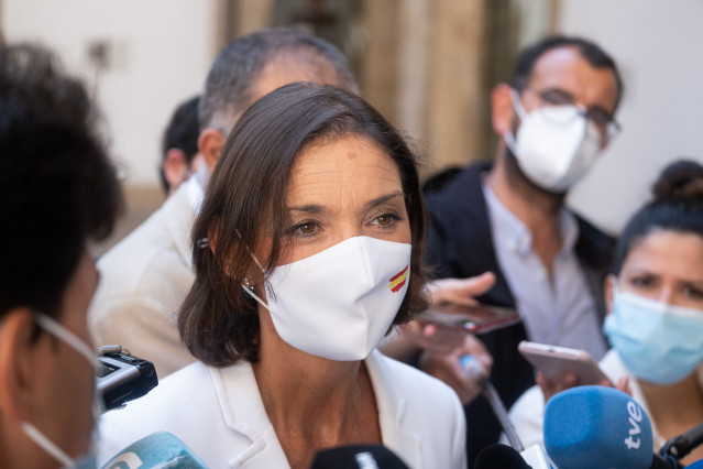 Archivo - La ministra de Industria, Comercio y Turismo, Reyes Maroto