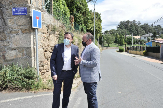 Archivo - El presidente de la Diputación de A Coruña, Valentín González Formoso, y el alcalde de Culleredo, josé Ramón Rioboo