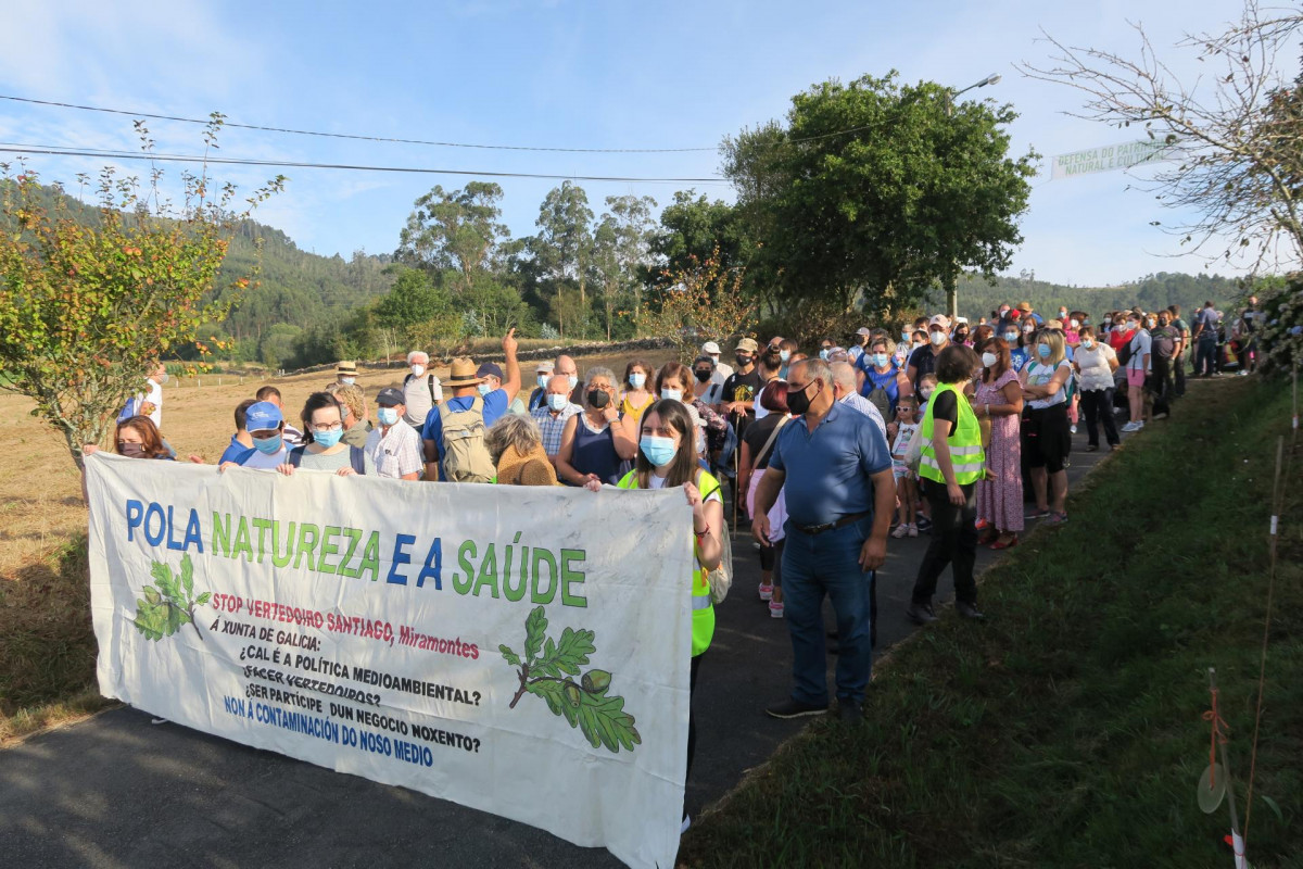 Marcha de la la asociaciu00f3n ambiental y cultural A Pedra que Fala contra el vertedero en Fecha