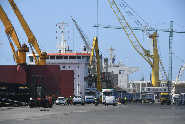 Archivo - Puerto exterior de A Coruña