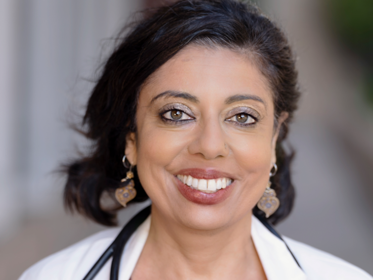 La doctora Monica Gandhi en  2021  Foto de Christopher Michel CC BY SA 4 0