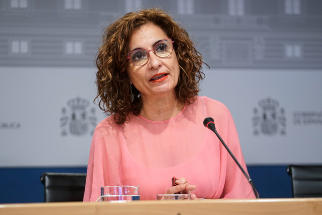 Archivo - La ministra de Hacienda y Función Pública, María Jesús Montero, ofrece una rueda de prensa tras presidir la Conferencia Sectorial del Plan de Recuperación, Transformación y Resiliencia en la sede ministerial, a 2 de agosto de 2021, en Madrid (Es