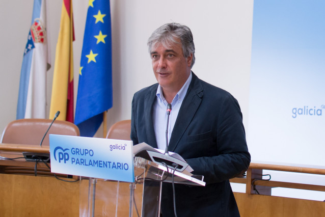 El portavoz parlamentario del PPdeG, Pedro Puy, en rueda de prensa