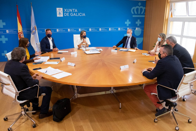 Ethel Vázquez Y Responsables De Augas Se Reúnen Con Los Alcaldes De  Santiago, Ames Y Brión