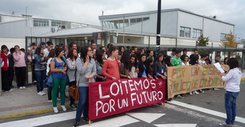 Una pasada protesta contra los recortes en Educaciu00f3n en el IES Melide en una foto publicada en su web