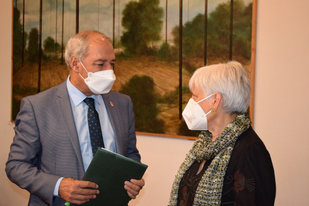 El presidente de la Diputación de Lugo, José Tomé, ha firmado con la alcaldesa de Vilalba, Elba Veleiro, un acuerdo para el FIV de Vilalba