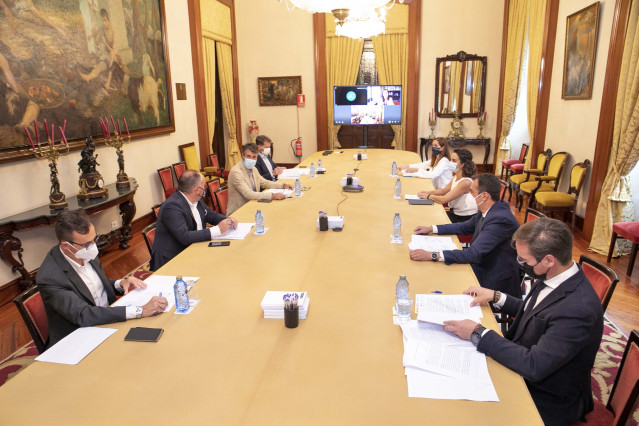 Reunión de la comisión del puerto en el Ayuntamiento de A Coruña
