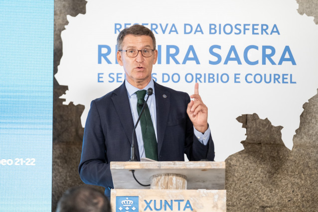 El presidente de la Xunta, Alberto Núñez Feijóo, en el acto de apoyo a la candidatura de la Ribeira Sacra e Serras do Oribio e Courel a Reserva de la Biosfera de la Unesco. San Estevo de Ribas de Sil (Nogueira de Ramuín)