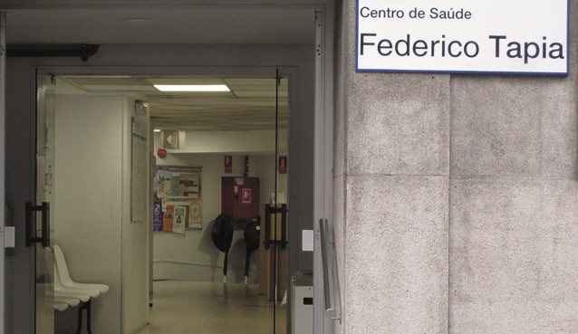 Acceso al centro de salud Federico Tapia de A Coruña.