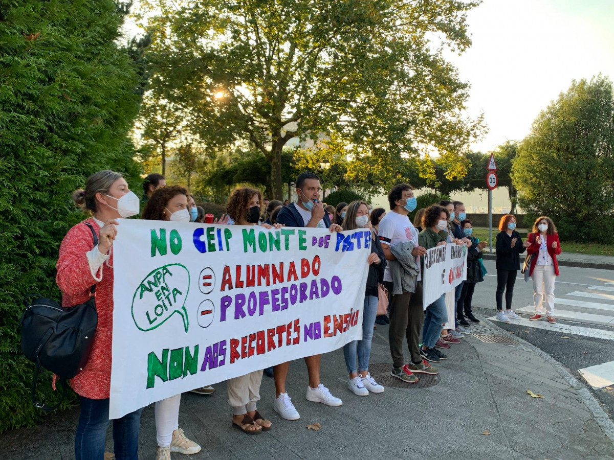 Protesta de la ANPA Monte dos Postes por recortes de profesorado en una foto de su Facebook