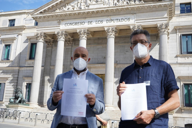 EL diputado del BNG Néstor Rego y el alcalde de Zas