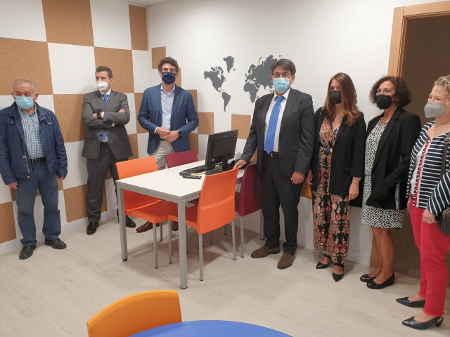 El director xeral de Xustiza, Juan José Martín, visita la sala Gesell instalada el pasado mes de agosto en el edificio judicial de Lugo