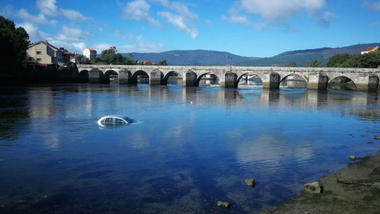 Rescatados los ocupantes de un vehículo que cayó al río Verdugo en la zona de Ponte Sampaio, en Pontevedra