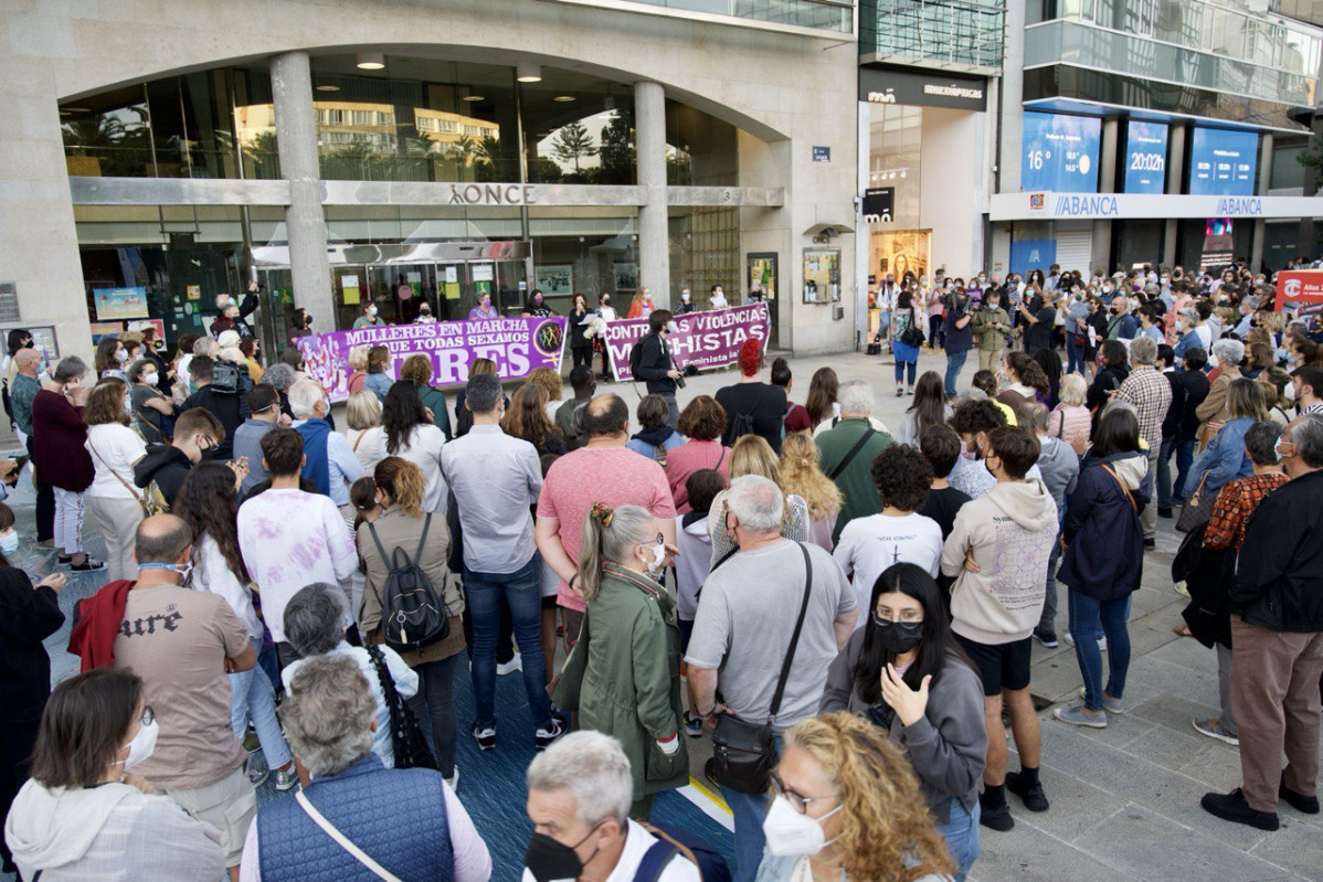 Concentraciu00f3n feminista contra la violencia machista en A Coruu00f1a en una foto de la Marea Atlu00e1ntica