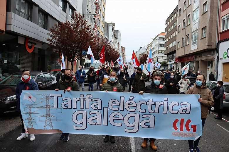 Una pasada protesta en Ferrol reclamando una tarifa elu00e9ctrica propia en una foto de la CIG