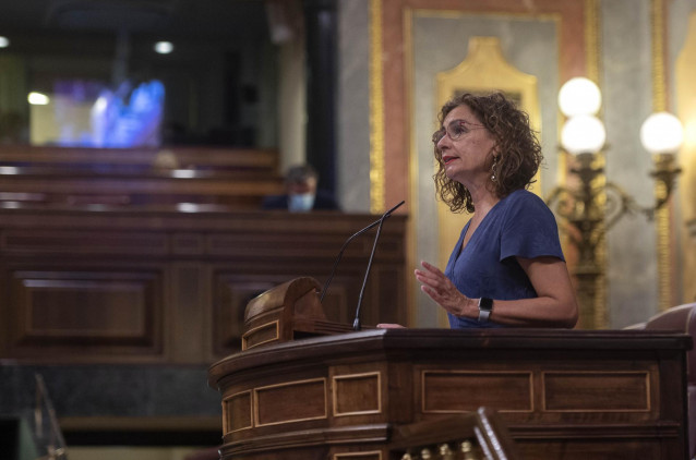 La ministra de Hacienda y Función Pública, María Jesús Montero, durante una sesión plenaria en el Congreso de los Diputados, a 13 de septiembre de 2021, en Madrid (España). El pleno del Congreso de los Diputados debate hoy la necesidad extraordinaria de p