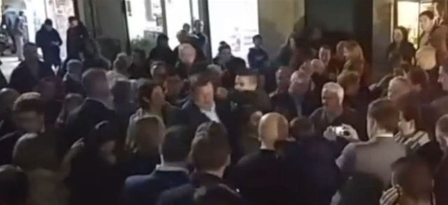 El juzgado acuerda el internamiento en régimen cerrado del menor que agredió a Rajoy