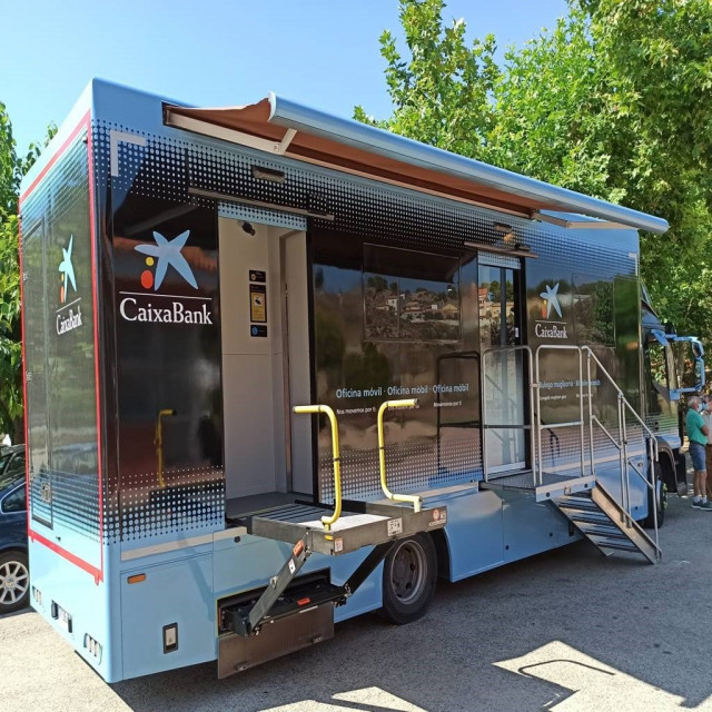 Archivo - Oficina móvil de CaixaBank.