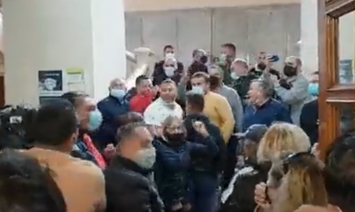 Feriantes en el Concello de Lugo en una imagen de la Radio Galega