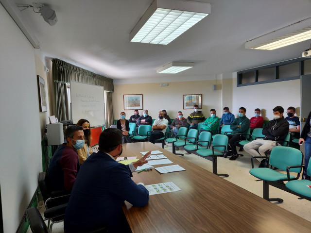 El director de la Axencia Galega da Calidade Alimentaria (Agacal), José Luis Cabarcos, en la apertura del curso 2021/2022 del Centro de Formación e Experimentación Agroforestal (CFEA), situado en Becerreá (Lugo).