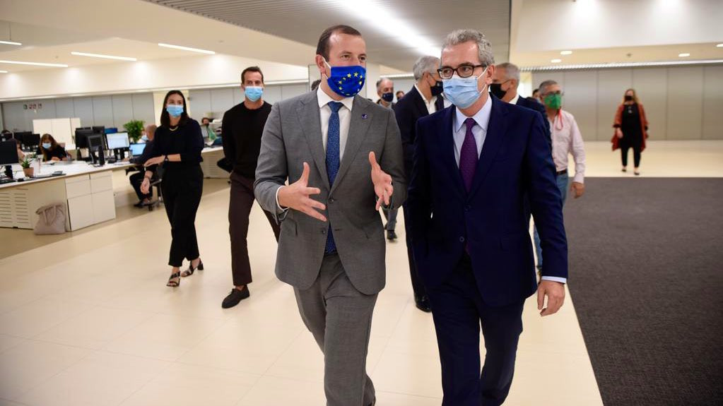 Sinkeviu010dius con Isla en la sede de Inditex