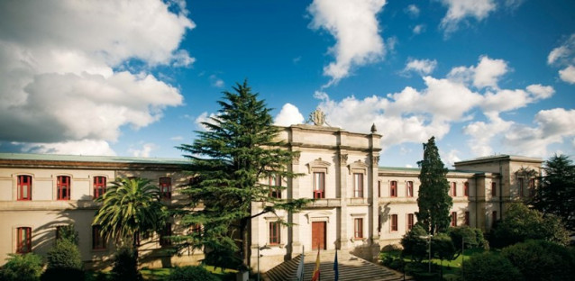 Archivo - Fachada principal del Pazo do Hórreo, sede del Parlamento de Galicia