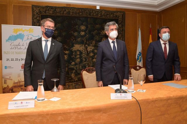 El presidente del Tribunal Supremo, Carlos Lesmes, inaugura la Escuela de Verano del Poder Judicial, junto al titular del Ejecutivo gallego, Alberto Núñez Feijóo, y el presidente de la Diputación coruñesa, Valentín González Formoso