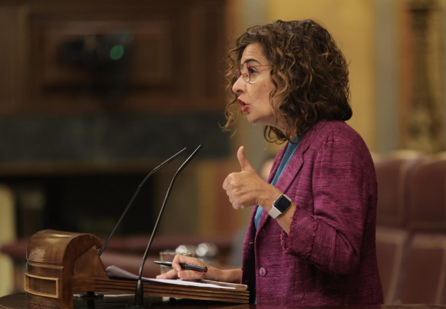 La ministra de Hacienda y Función Pública, María Jesús Montero, interviene en un pleno de control al Gobierno en el Congreso de los Diputados, a 22 de septiembre de 2021, en Madrid