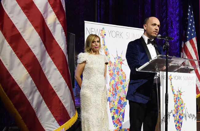 Ray Cazorla es el promotor del HAC dando un discurso en Nueva York