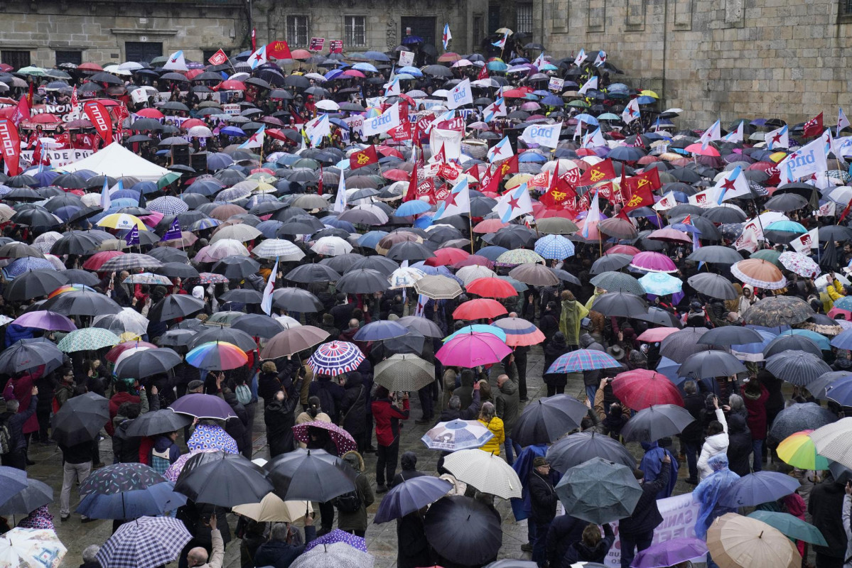 Archivo - Manifestación en defensa de la sanidad pública gallega convocada por SOS Sanidade Pública, en Santiago de Compostela (Galicia) a 9 de febrero de 2020.